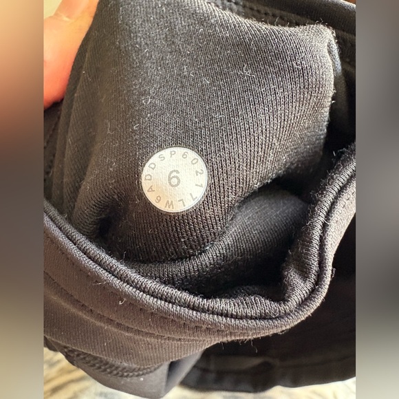 Lululemon Train Times Crop 17" Leggings Mid Rise Women’s Size 6 - Picture 6 of 6